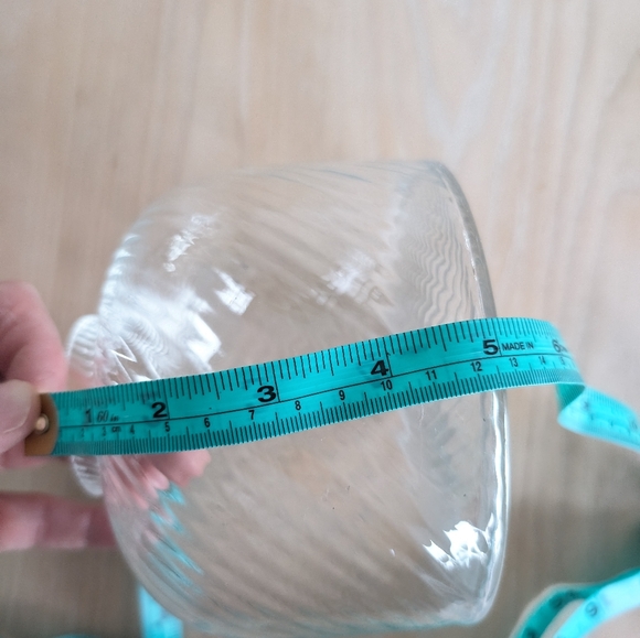 Swirl Ribbed Glass Vase - Picture 7 of 7